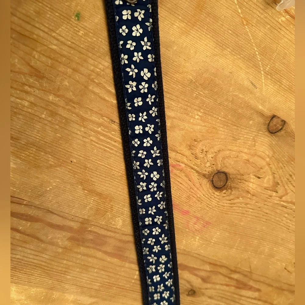 Vineyard Vines girls blue floral club belt